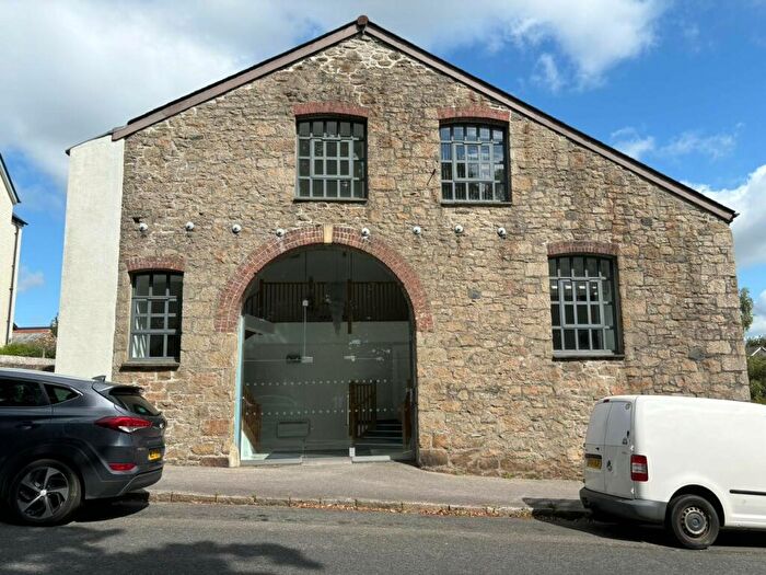 2 Bedroom Apartment To Rent In Charlestown, PL25