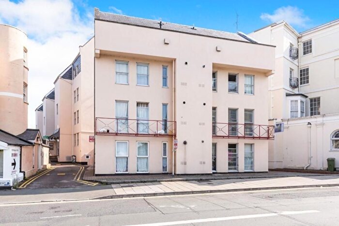 2 Bedroom Flat To Rent In High Street, Cheltenham, GL52
