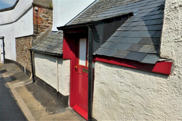 1 Bedroom Flat To Rent In Ramparts Walk, Totnes, TQ9