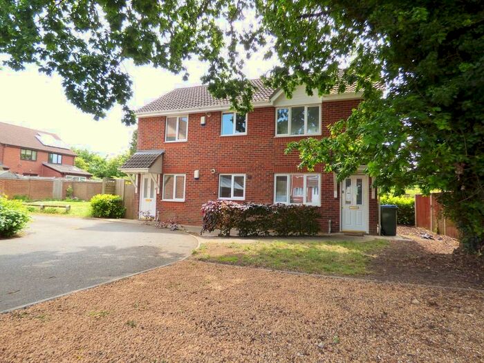 2 Bedroom Maisonette To Rent In Coracle Close, Warsash, SO31