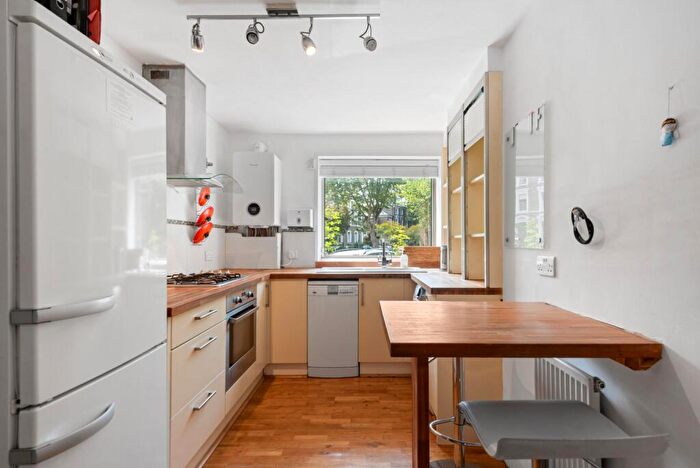 2 Bedroom Flat To Rent In Abbotts Close, Alwyne Road, N1