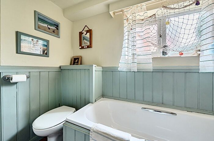 4 Bedroom Detached House For Sale In Windmill Road, Mortimer Common, Reading, Berkshire, RG7