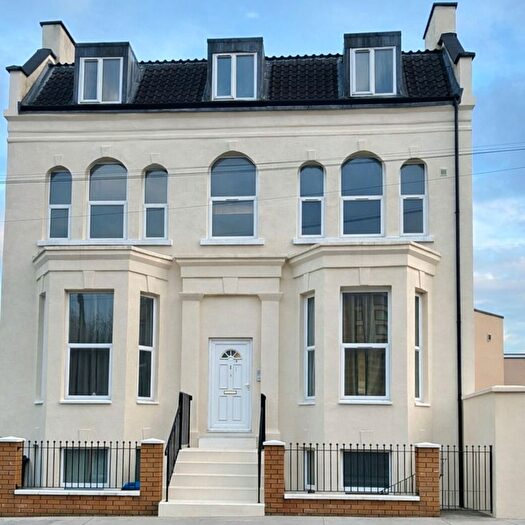 2 Bedroom Flat For Sale In Clifford Road, London, SE25