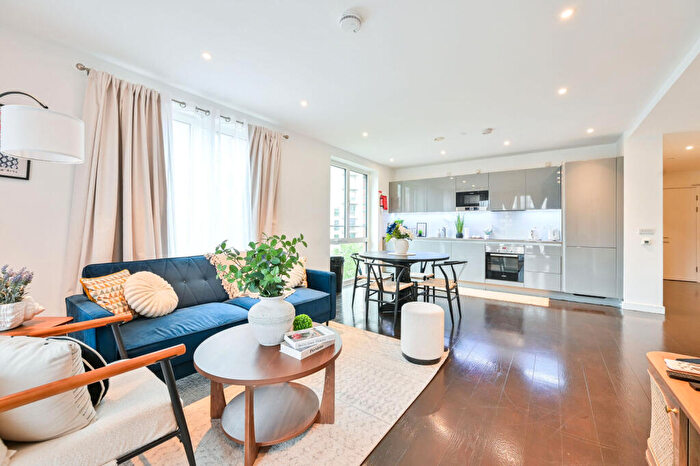 2 Bedroom Flat For Sale In Heygate Street, Elephant And Castle, London, SE17