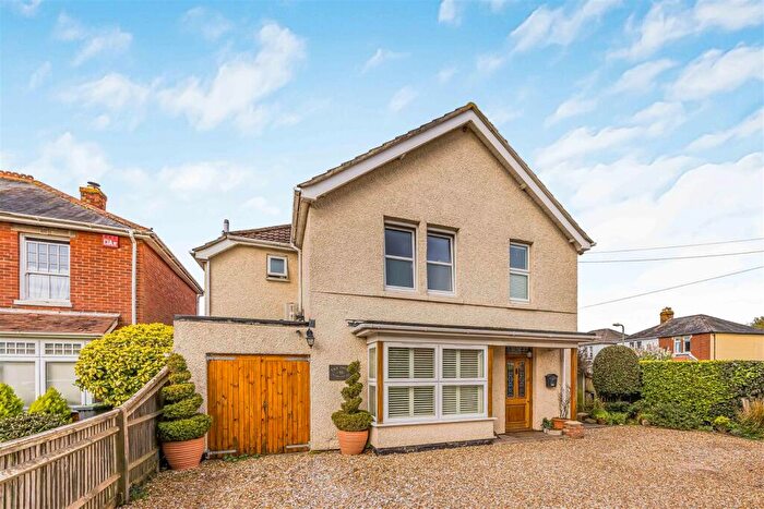 4 Bedroom House To Rent In St. Leonards Avenue, Hayling Island, PO11
