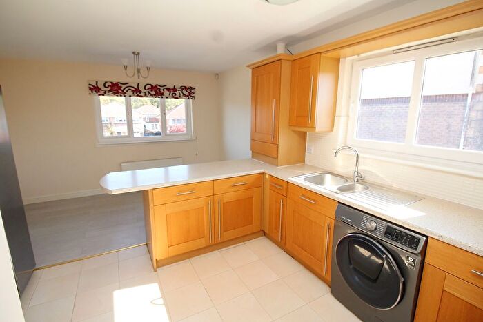 2 Bedroom Flat For Sale In Oakburn Walk, Jamestown, Alexandria, G83