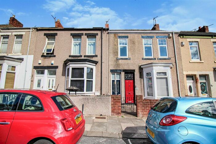 2 Bedroom Flat To Rent In Roman Road, South Shields, Tyne And Wear, NE33