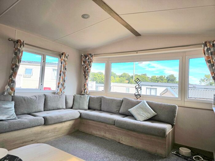 2 Bedroom Park Home For Sale In Wood Farm Country Amp; Leisure Park, Axminster Rd Bridport, DT6