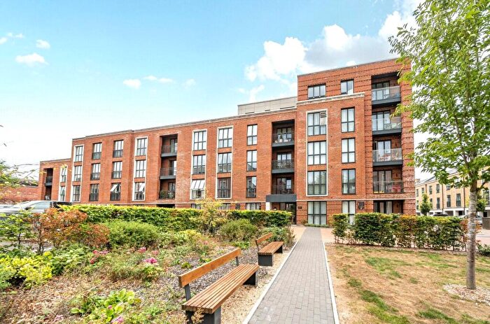 2 Bedroom Apartment For Sale In Fellowes Rise, Winchester, Hampshire, SO22