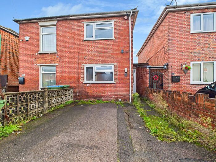 2 Bedroom Semi-Detached House To Rent In Kingston Road, Southampton, SO15