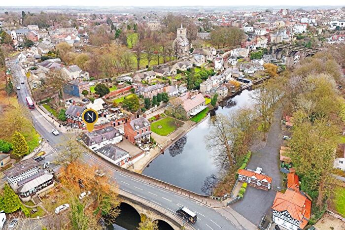 3 Bedroom Terraced House For Sale In High Bridge Court, Waterside, Knaresborough, HG5