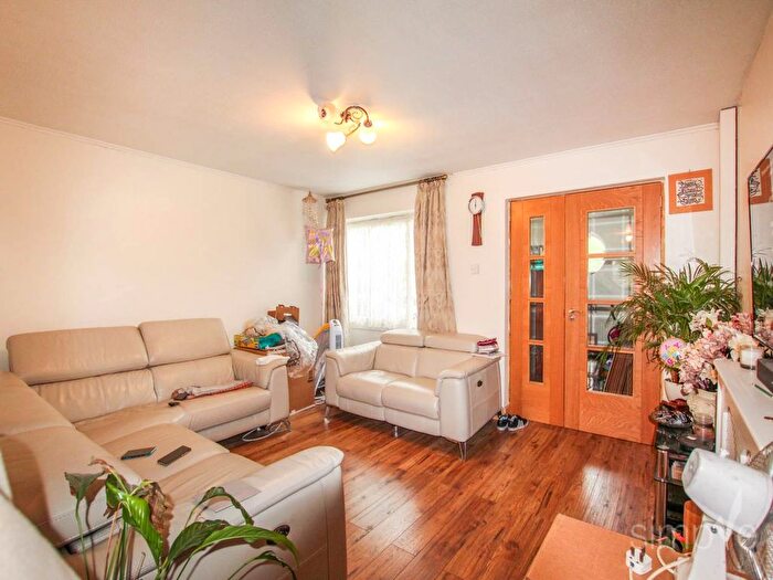 3 Bedroom Property To Rent In Chichester Way, Feltham, Middlesex, TW14