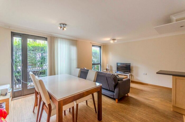 2 Bedroom Flat To Rent In Southgate Road, Islington, London, N1