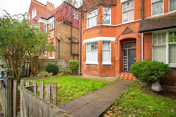 Studio To Rent In Riggindale Road, London, SW16