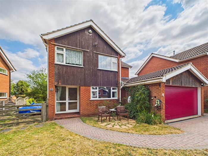 4 Bedroom Detached House For Sale In Paddock Close, Castle Donington, Derby, DE74