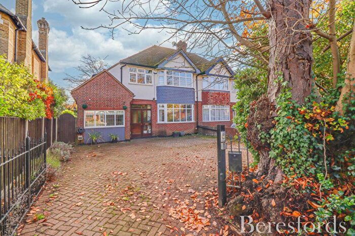 3 Bedroom Semi Detached House For Sale In London Road, Brentwood, CM14