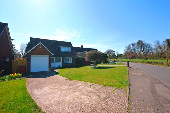 4 Bedroom Detached Bungalow For Sale In Dove House Crescent, Slough, SL2