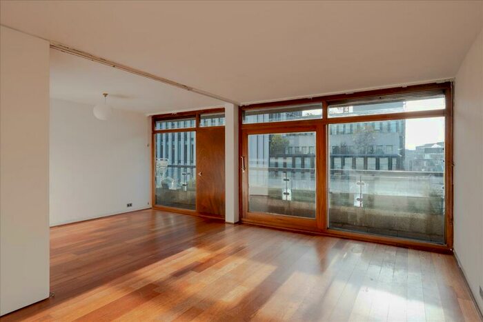 2 Bedroom Apartment To Rent In Andrewes House, Barbican, London, EC2Y