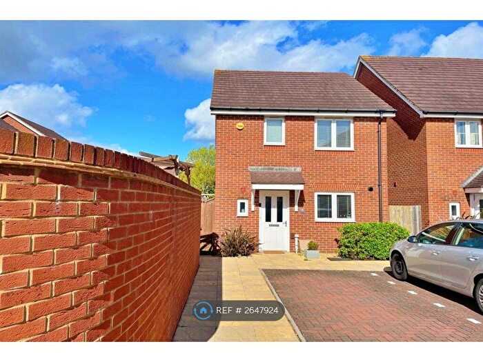 3 Bedroom Detached House To Rent In Diamond Place, Bournemouth, BH8