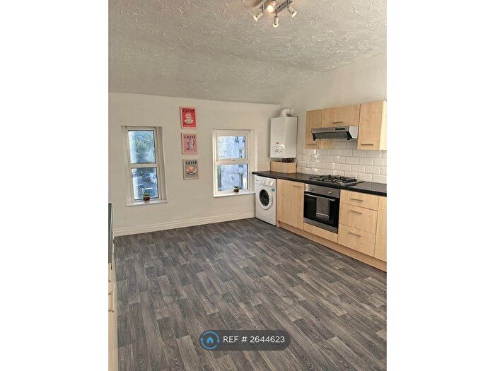 2 Bedroom Flat To Rent In Bradford Road, Stanningley, Pudsey, LS28