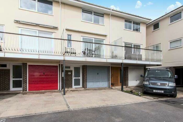 3 Bedroom Terraced House To Rent In Inveravon, Mudeford, BH23