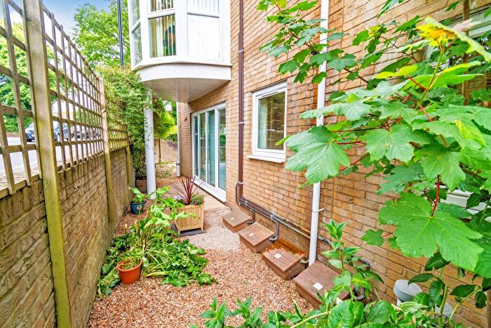2 Bedroom Apartment For Sale In Winchester Road, Southampton, SO16