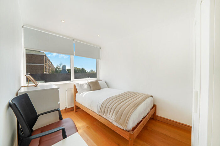 4 Bedroom Apartment To Rent In Bethnal Green Road, London, E2