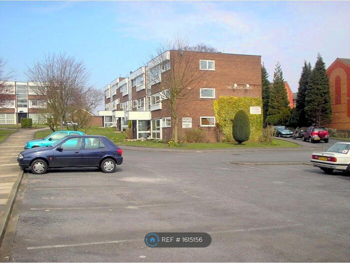 2 Bedroom Flat To Rent In The Moorlands, Leeds, LS17