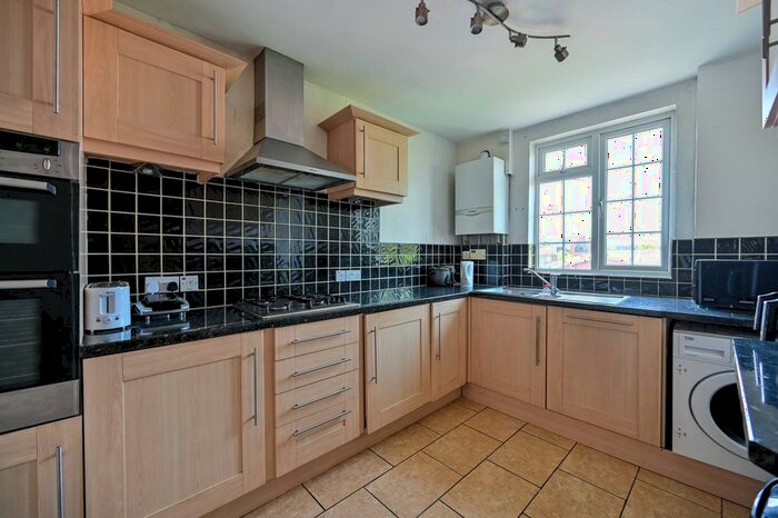 2 Bedroom Flat To Rent In Birkenhead Avenue, Kingston, Kingston Upon Thames, KT2