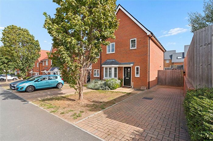 3 Bedroom End Terrace House For Sale In Sun Marsh Way, Gravesend, Kent, DA12