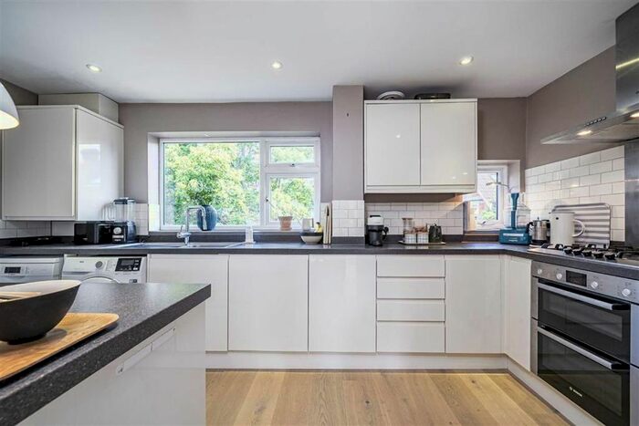 2 Bedroom Flat To Rent In Broom Close, Teddington, TW11