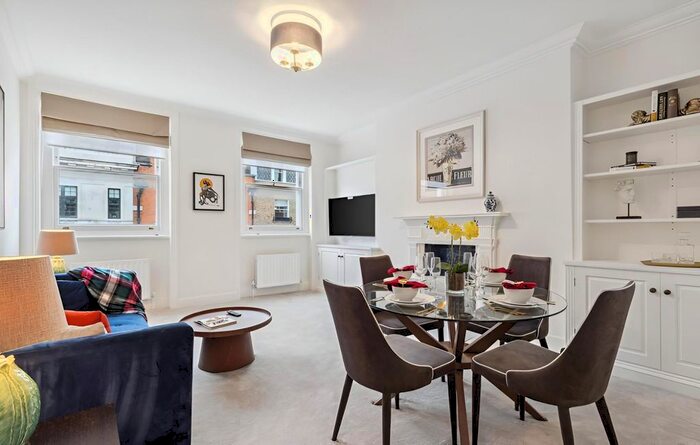 4 Bedroom Flat To Rent In Harley Street, Marylebone, London, W1G