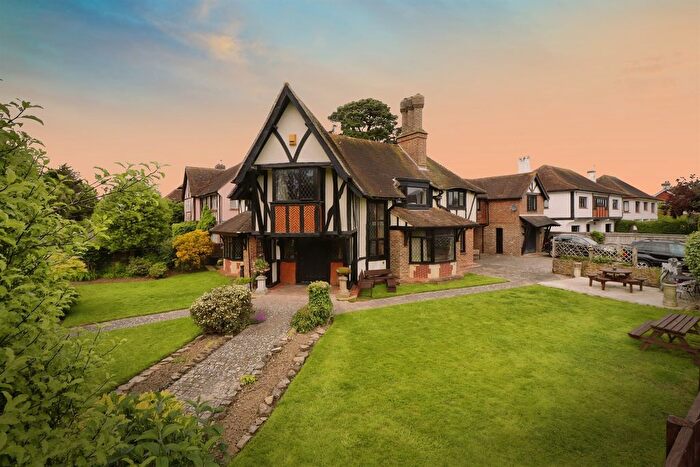 6 Bedroom Detached House For Sale In Parkway, Bognor Regis, PO21