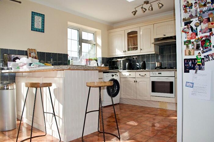 4 Bedroom Semi Detached House For Sale In Summerhouse Avenue, Heston, Hounslow, TW5