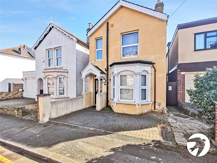 3 Bedroom Detached House To Rent In Pickford Road, Bexleyheath, Kent, DA7