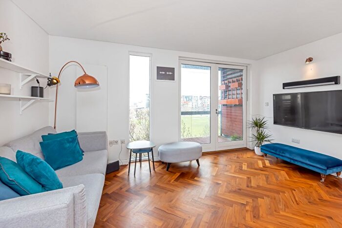 2 Bedroom Flat To Rent In Farnsworth Court, Greenwich, SE10