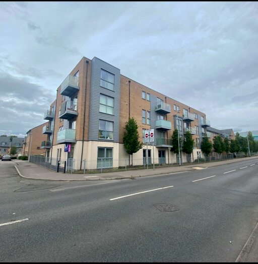 2 Bedroom Flat To Rent In Holly Acre, Dunstable, LU5