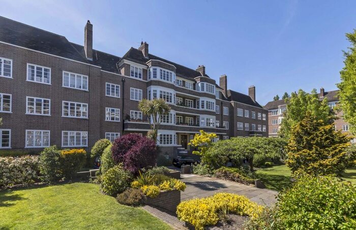 3 Bedroom Flat To Rent In Putney Heath, London, SW15