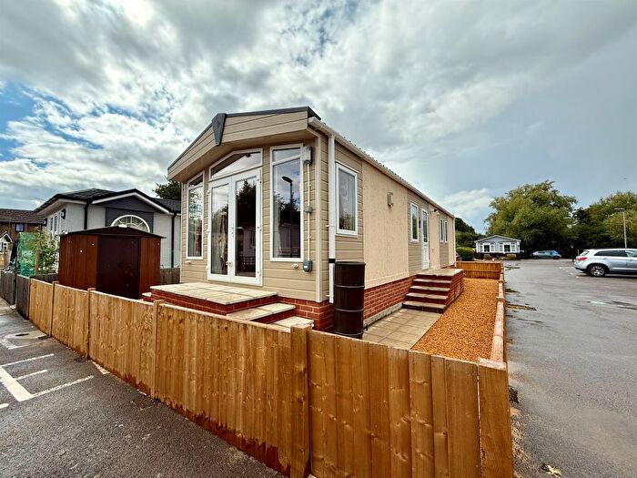 2 Bedroom Mobile/park Home For Sale In London Road, Dorchester, DT1