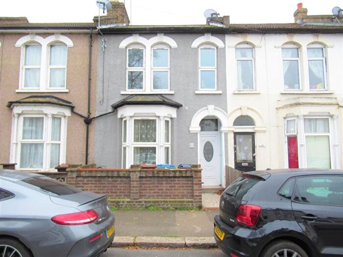 2 Bedroom Apartment To Rent In Hazelwood Road, Walthamstow, E17