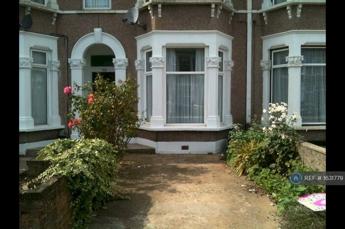 1 Bedroom Flat To Rent In Elgin Road, Ilford, IG3