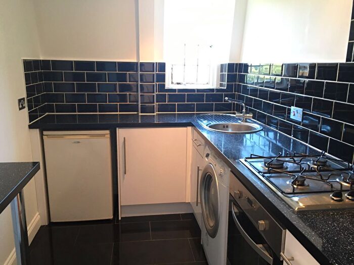 3 Bedroom Flat To Rent In Cadiz Street, London, SE17