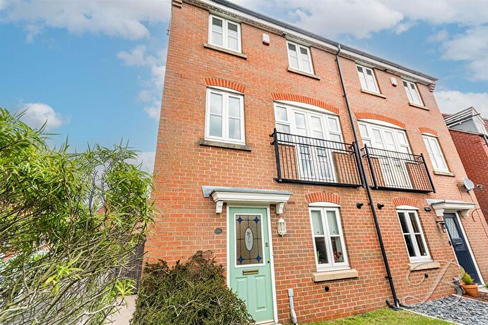 5 Bedroom Semi-Detached House For Sale In Spinners Close, Mansfield, NG19