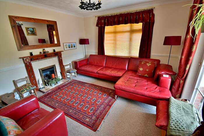 3 Bedroom Detached House For Sale In Christchurch Road, West Parley, Ferndown, BH22