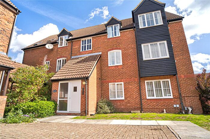 2 Bedroom Apartment For Sale In Dewell Mews, Old Town, Swindon, Wiltshire, SN3