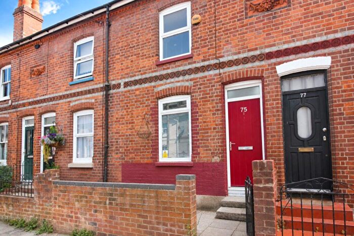 3 Bedroom Terraced House To Rent In Elgar Road, Reading, RG2