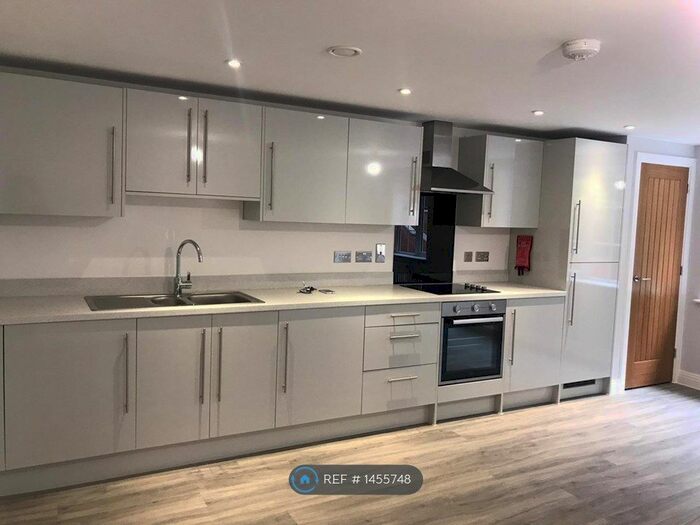 2 Bedroom Flat To Rent In Sycamore Court, Luton, LU2