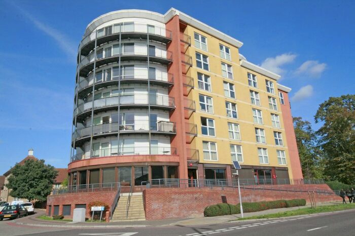 2 Bedroom Flat To Rent In Royal Crescent, Ilford, IG2