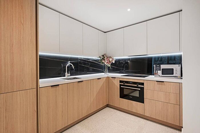 1 Bedroom Flat To Rent In The Silk District, Whitechapel, London, E1