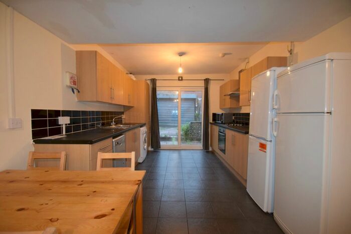 6 Bedroom Terraced House To Rent In Mackintosh Place, Roath CF24